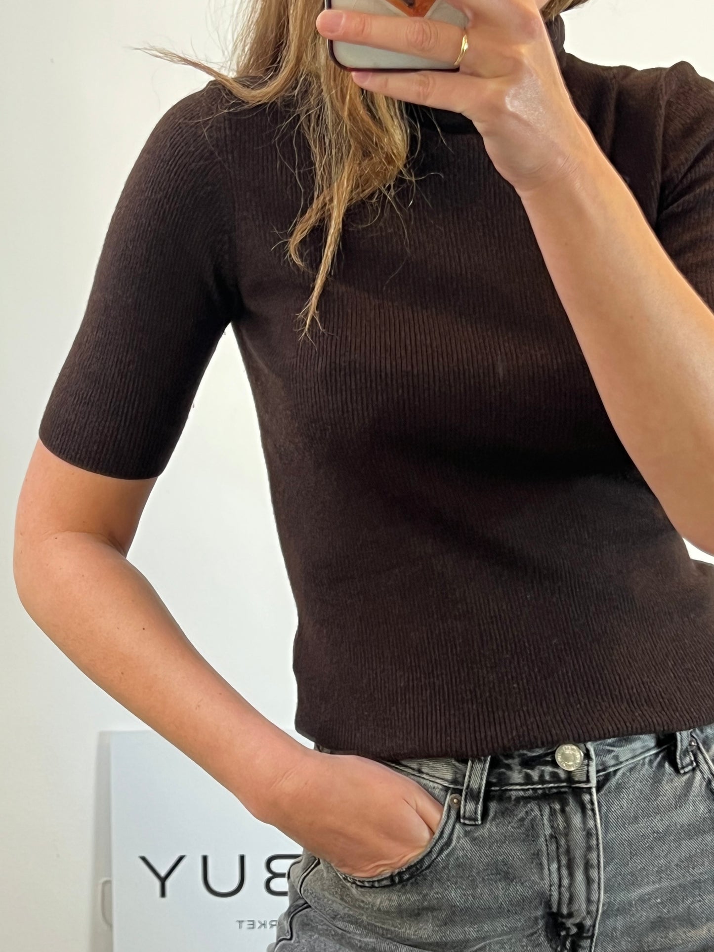 OTRAS. Top punto marrón cuello alto. T M