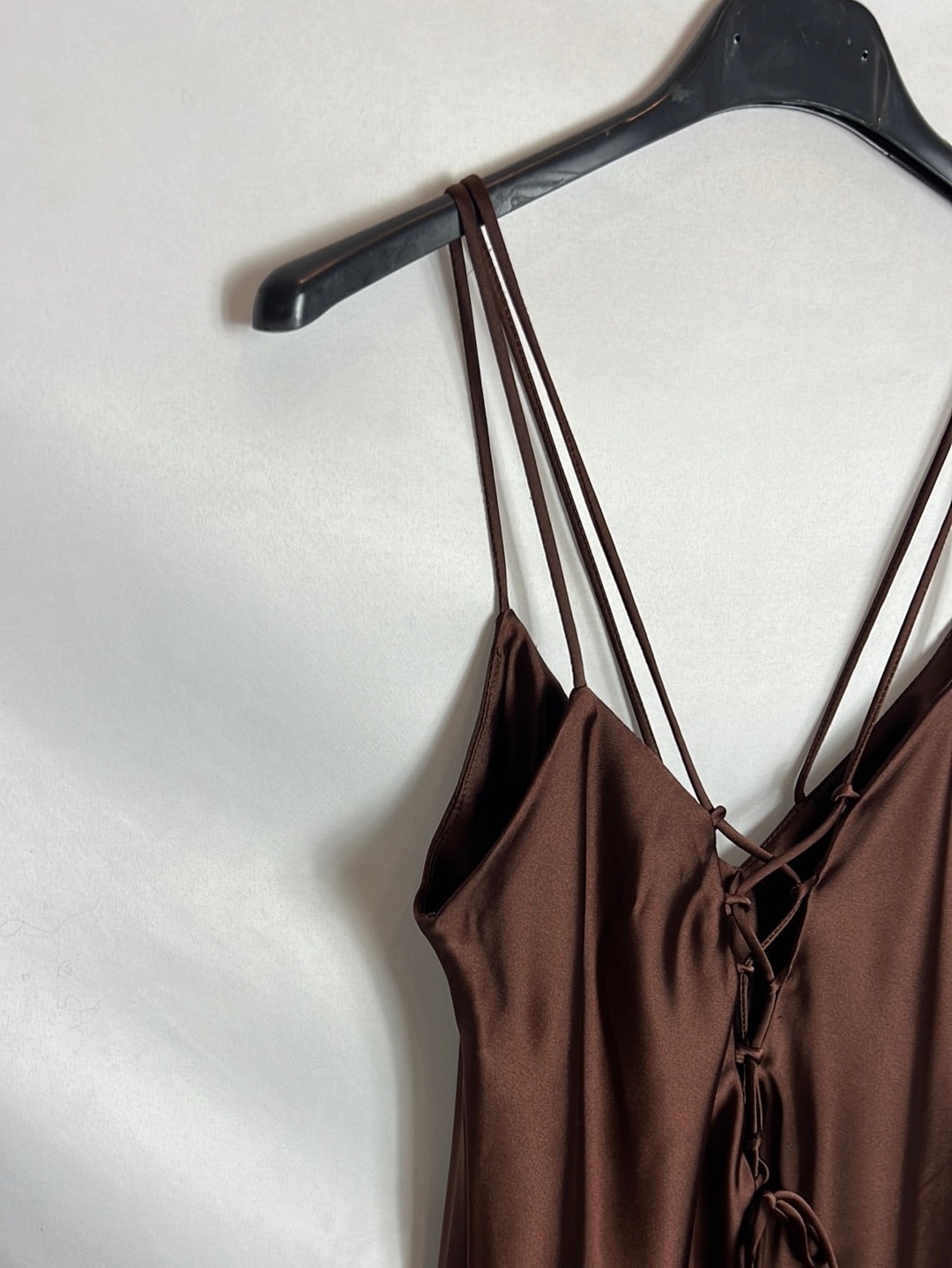 ZARA. Vestido lencero marrón T.s