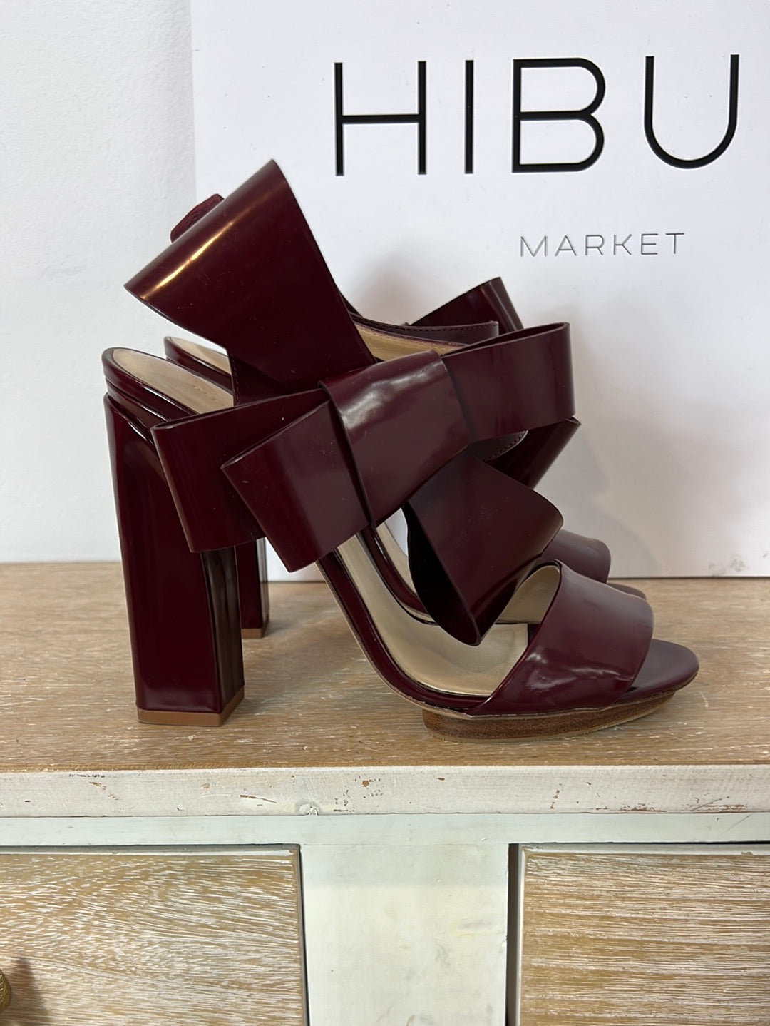 DEL POZO. Burgundy bow sandals, size 40