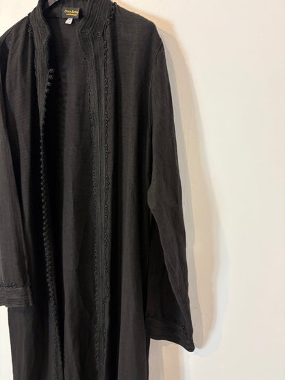 CHEZ BELHAJ. Chaqueta larga/chilaba negra