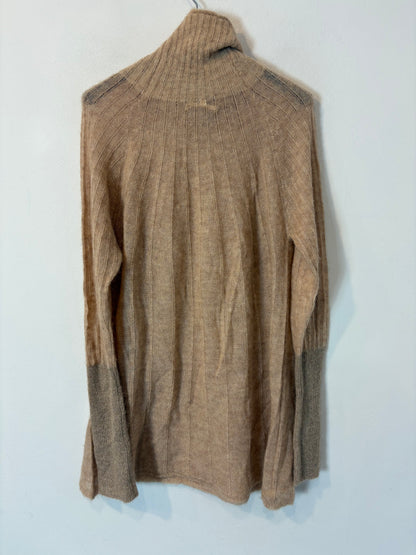 IS COMING. Jersey alpaca beige detalle puños