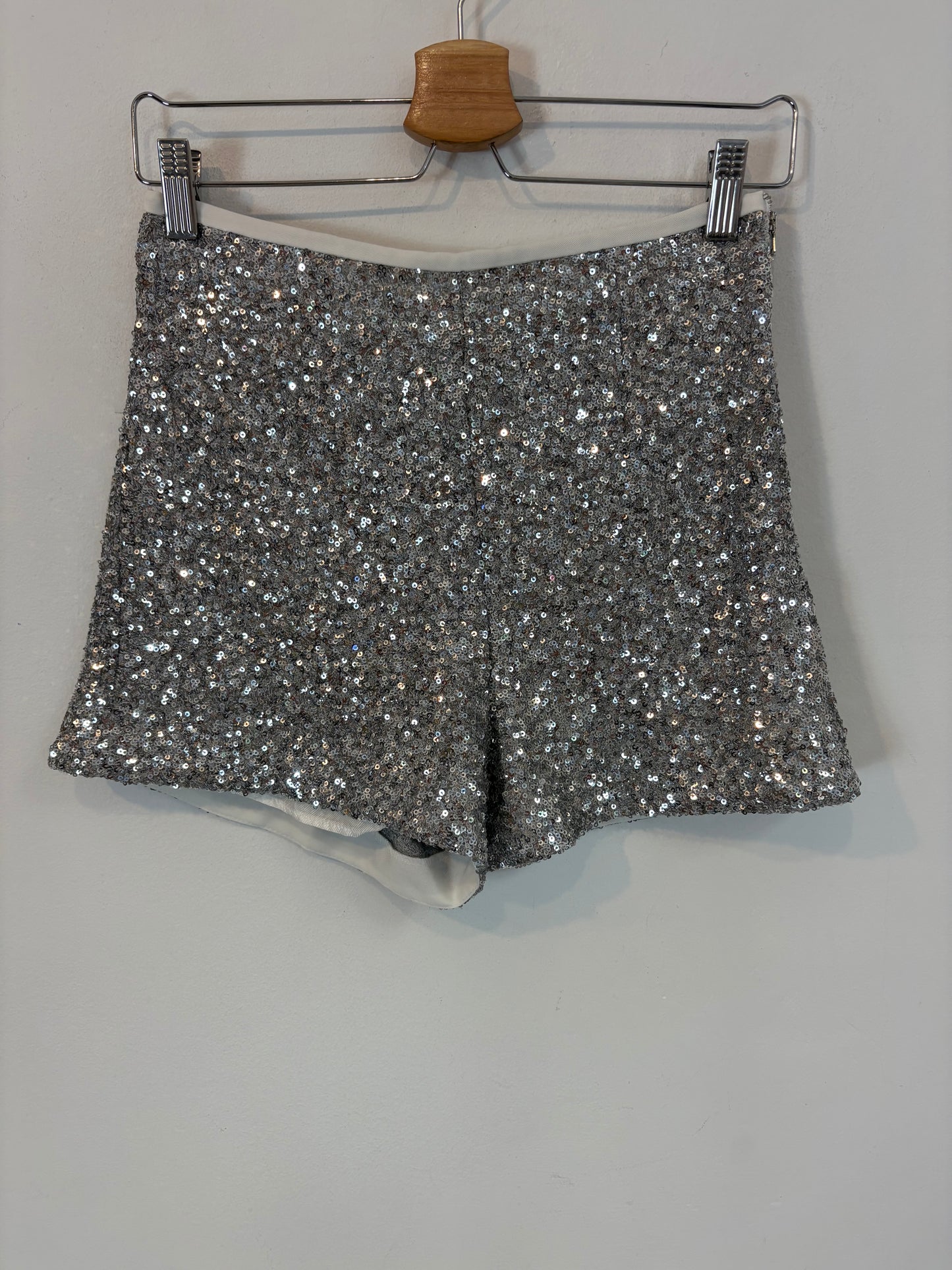 ZARA. Pantalón corto lentejuelas. T S