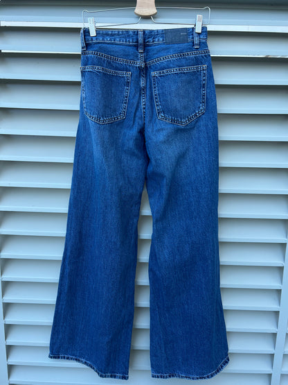 BERSHKA. Pantalón denim ancho