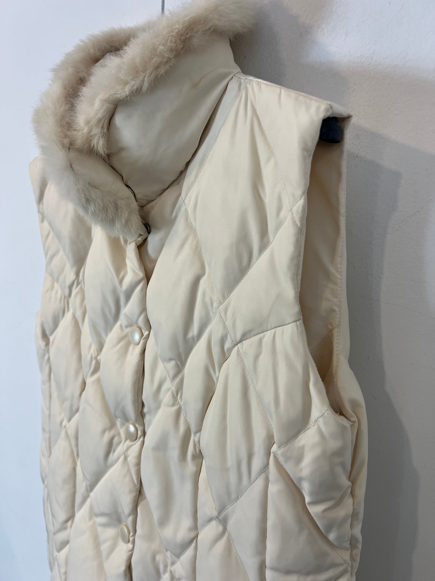 OTRAS. Chaleco reversible beige pluma oca. T S