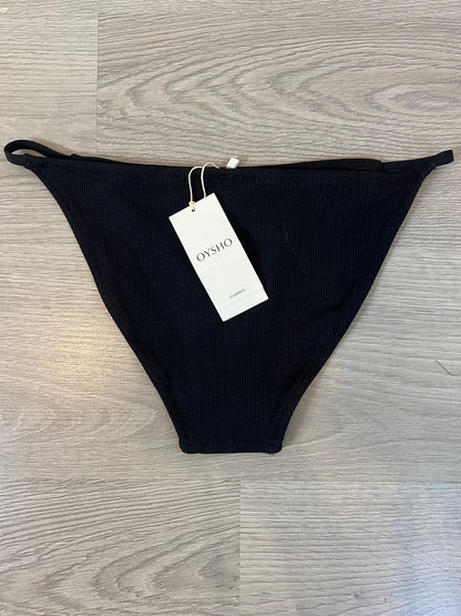 OYSHO. Black ribbed bikini bottoms with Ts straps