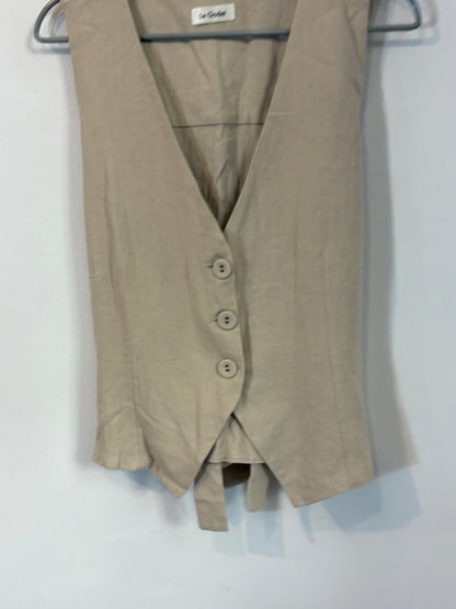 LE GODET. Top beige abotonado