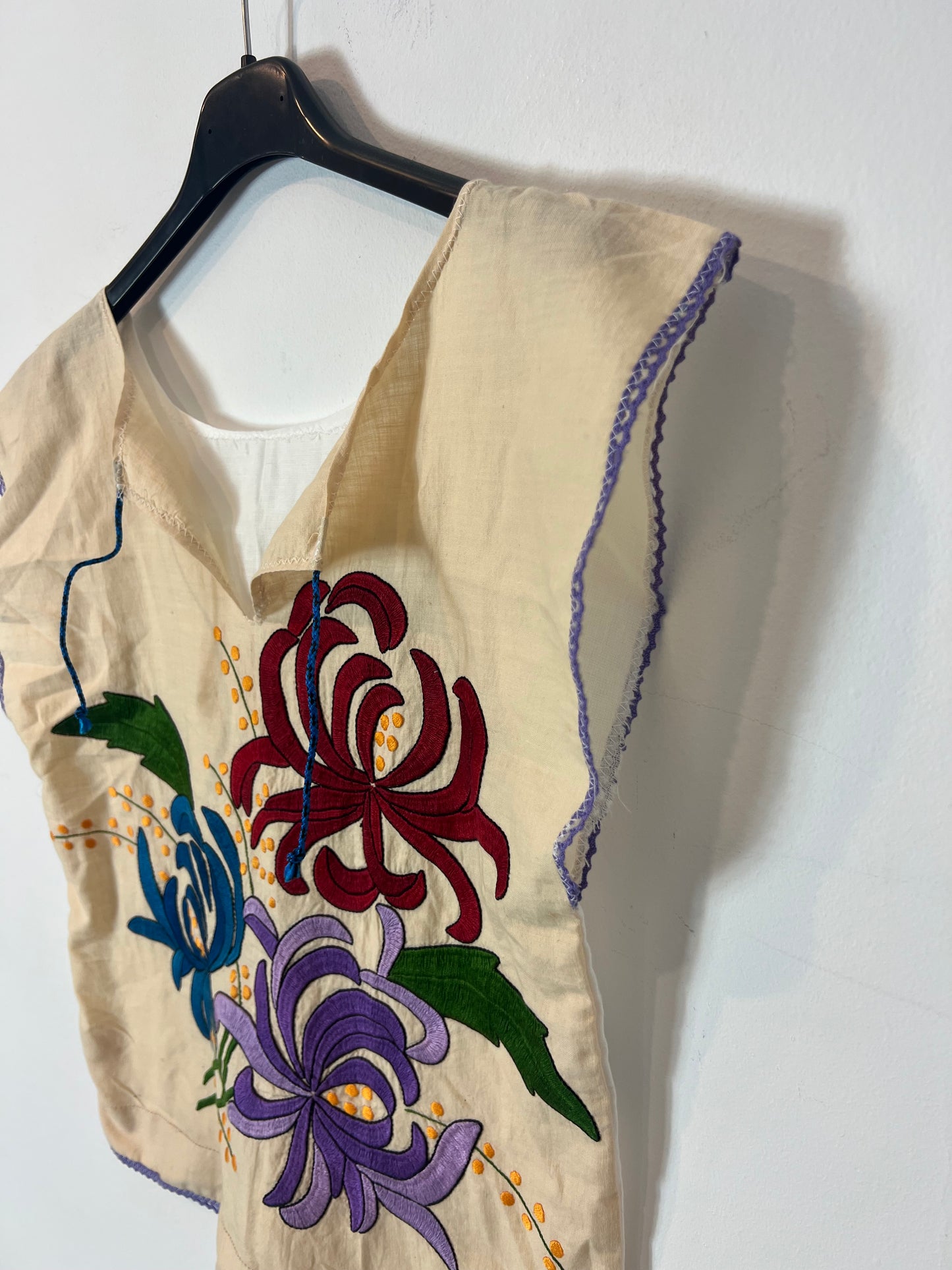 OTRAS. Top beige bordados. T xs/s