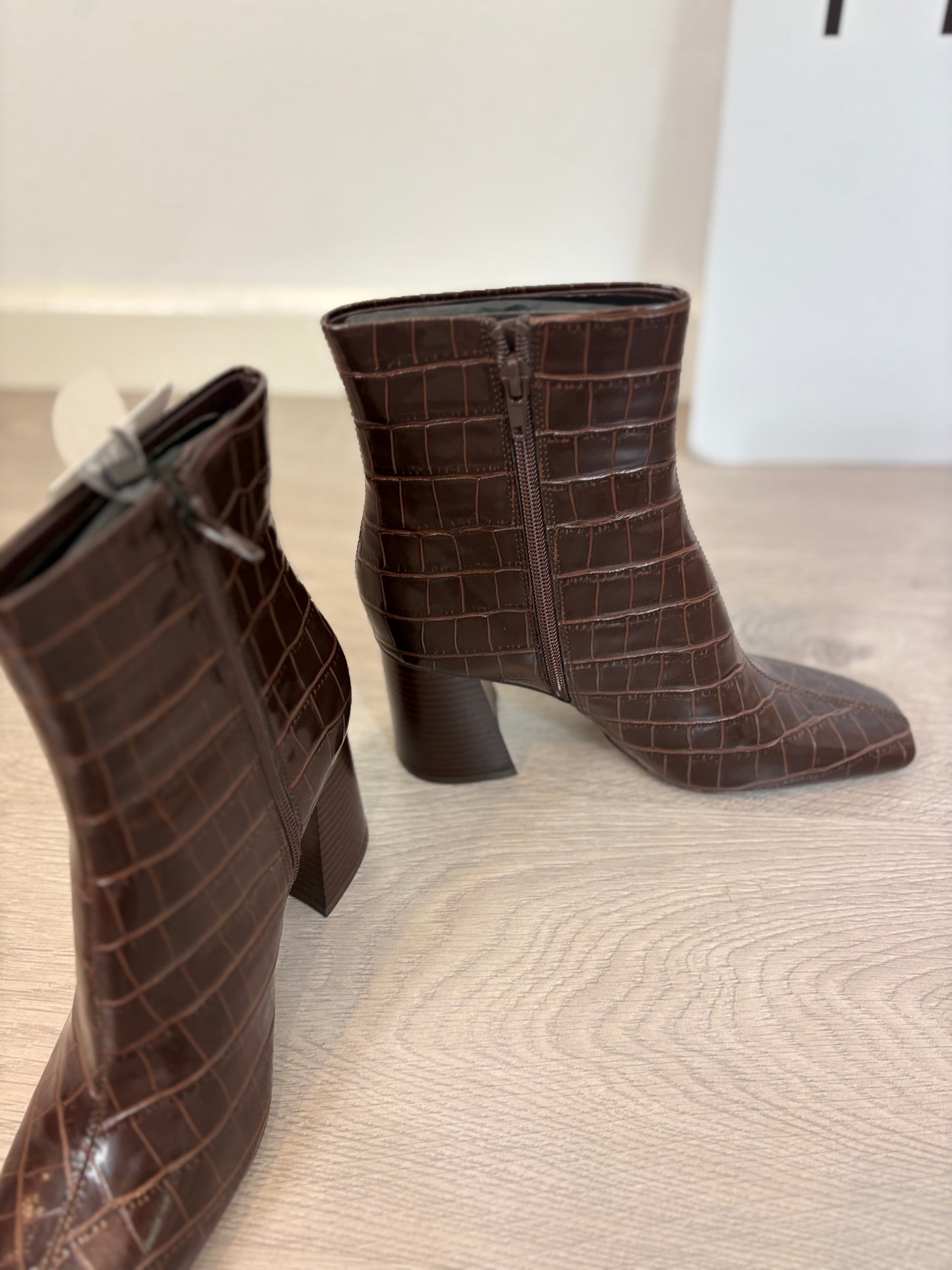 MANGO. Botines marrones textura. T 38