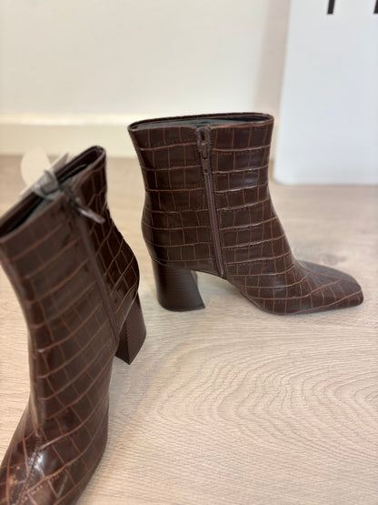 MANGO. Botines marrones textura. T 38