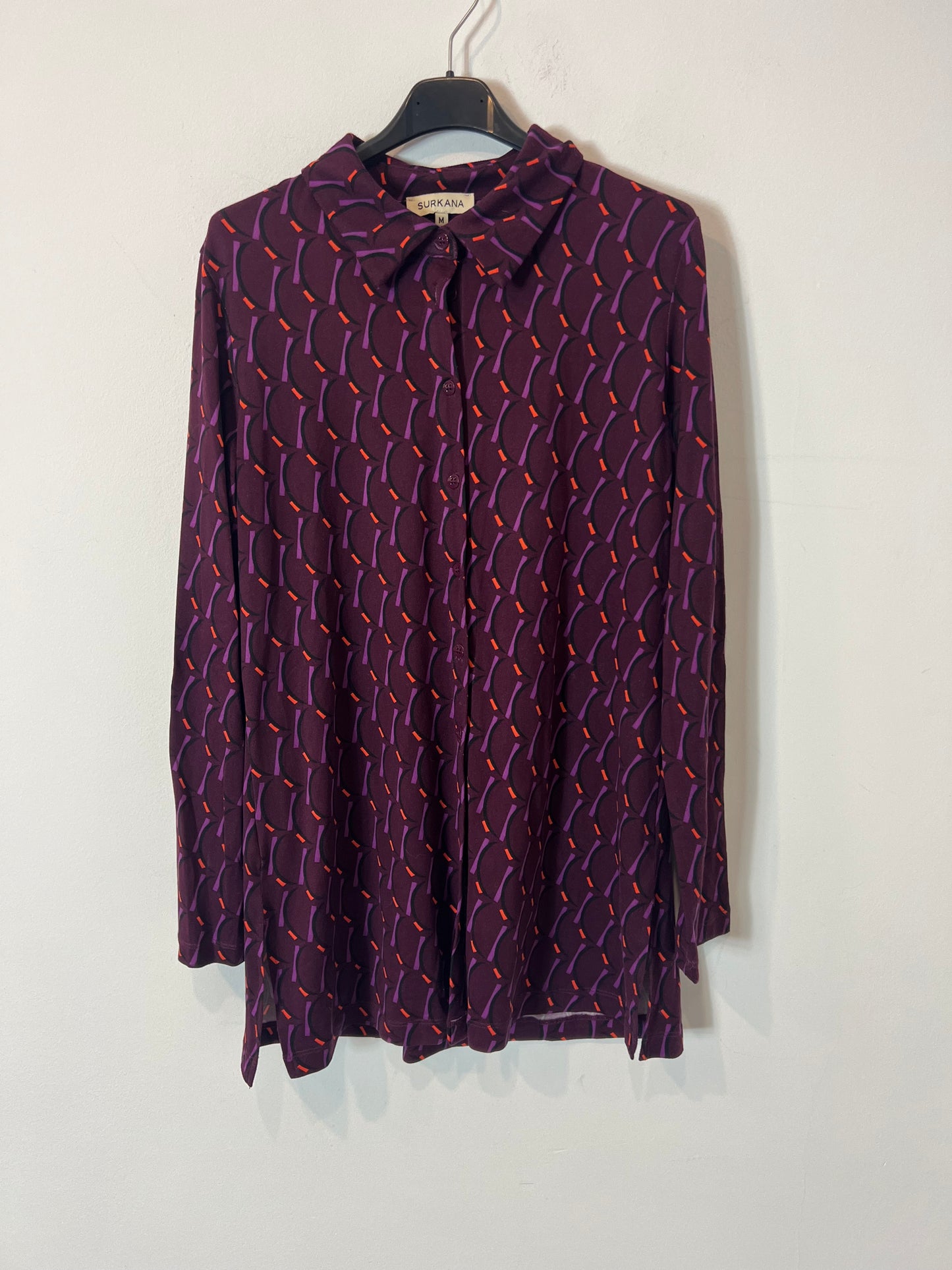 SURKANA. Total look estampado retro. T M