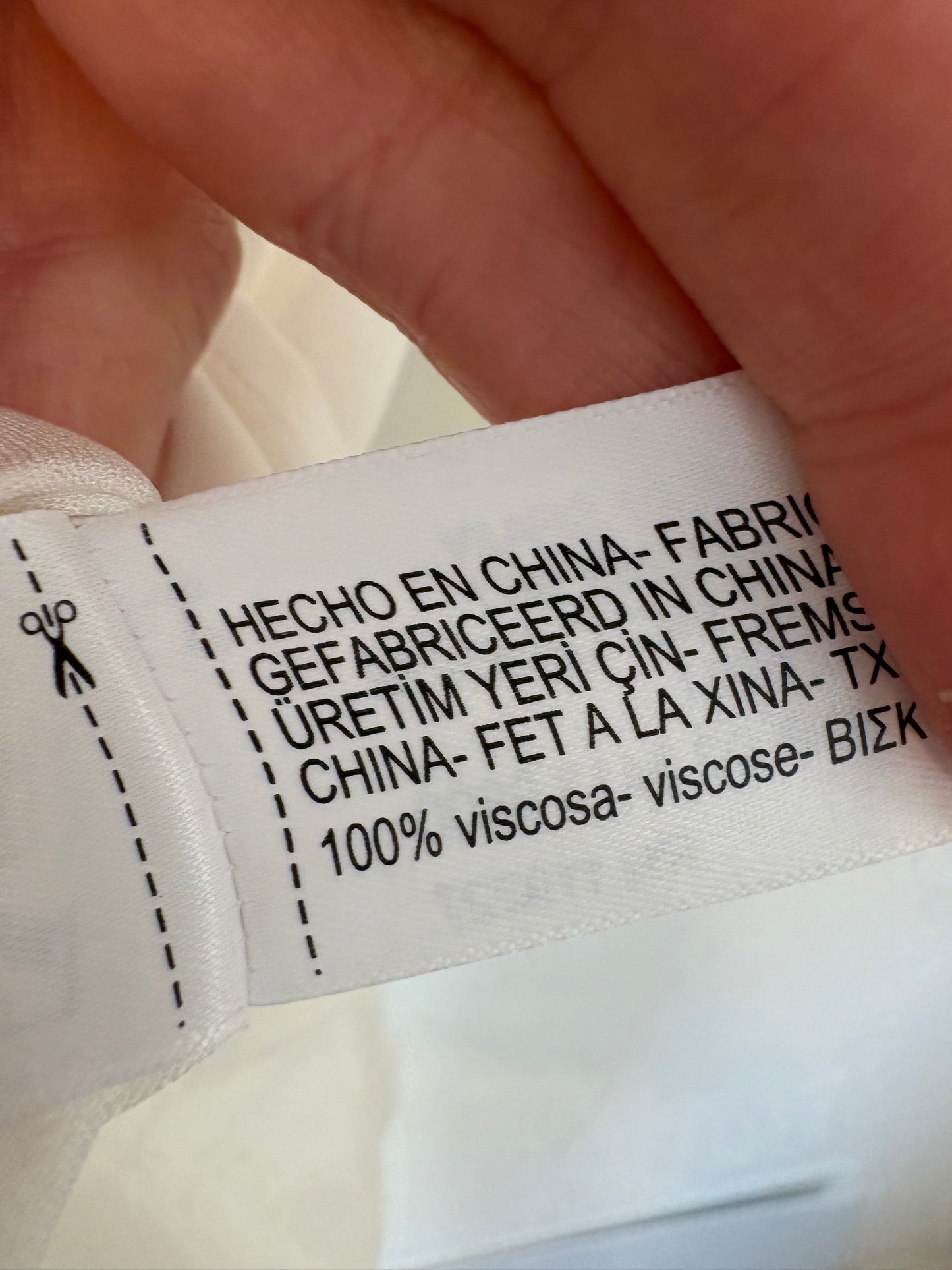 MASSIMO DUTTI. Blusa fluida volante