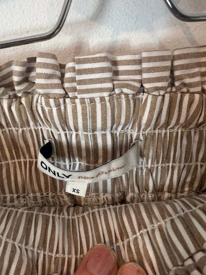 ONLY. Bermuda rayas beiges y blancas. T XS