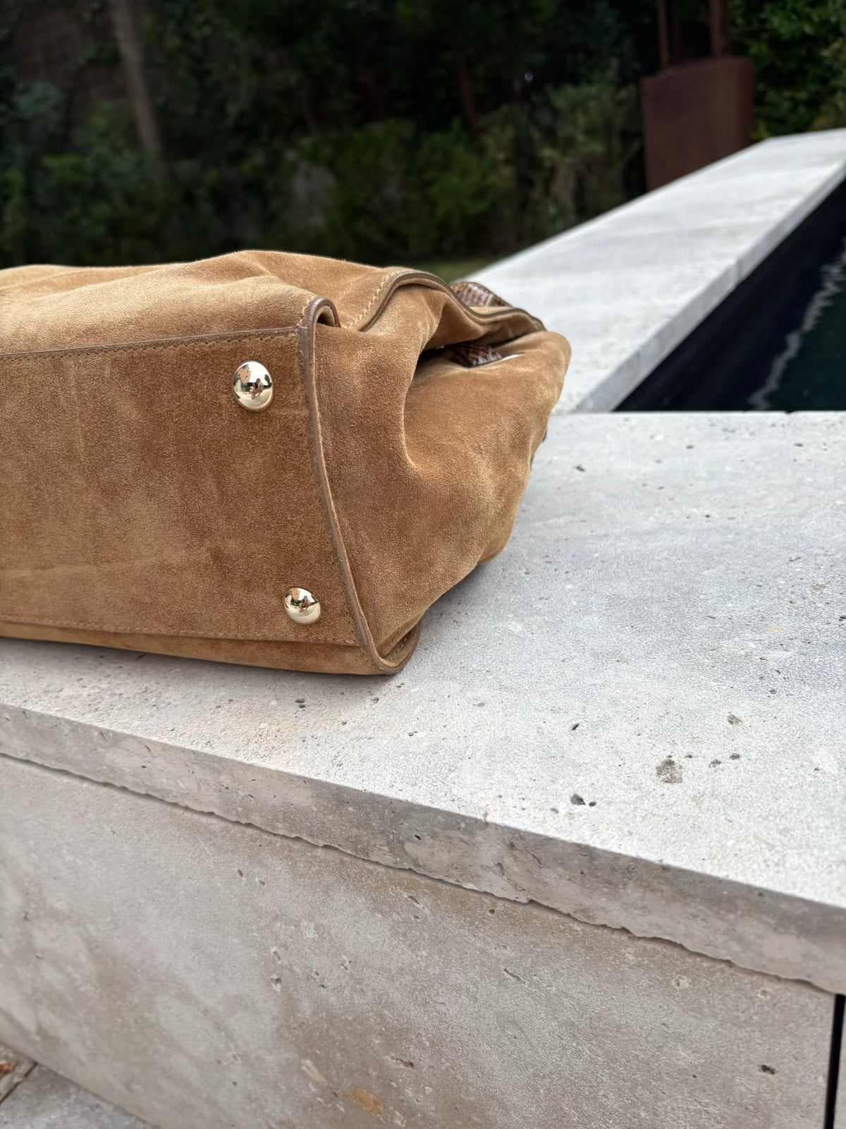 JIMMY CHOO. Bolso de mano en ante y pitón