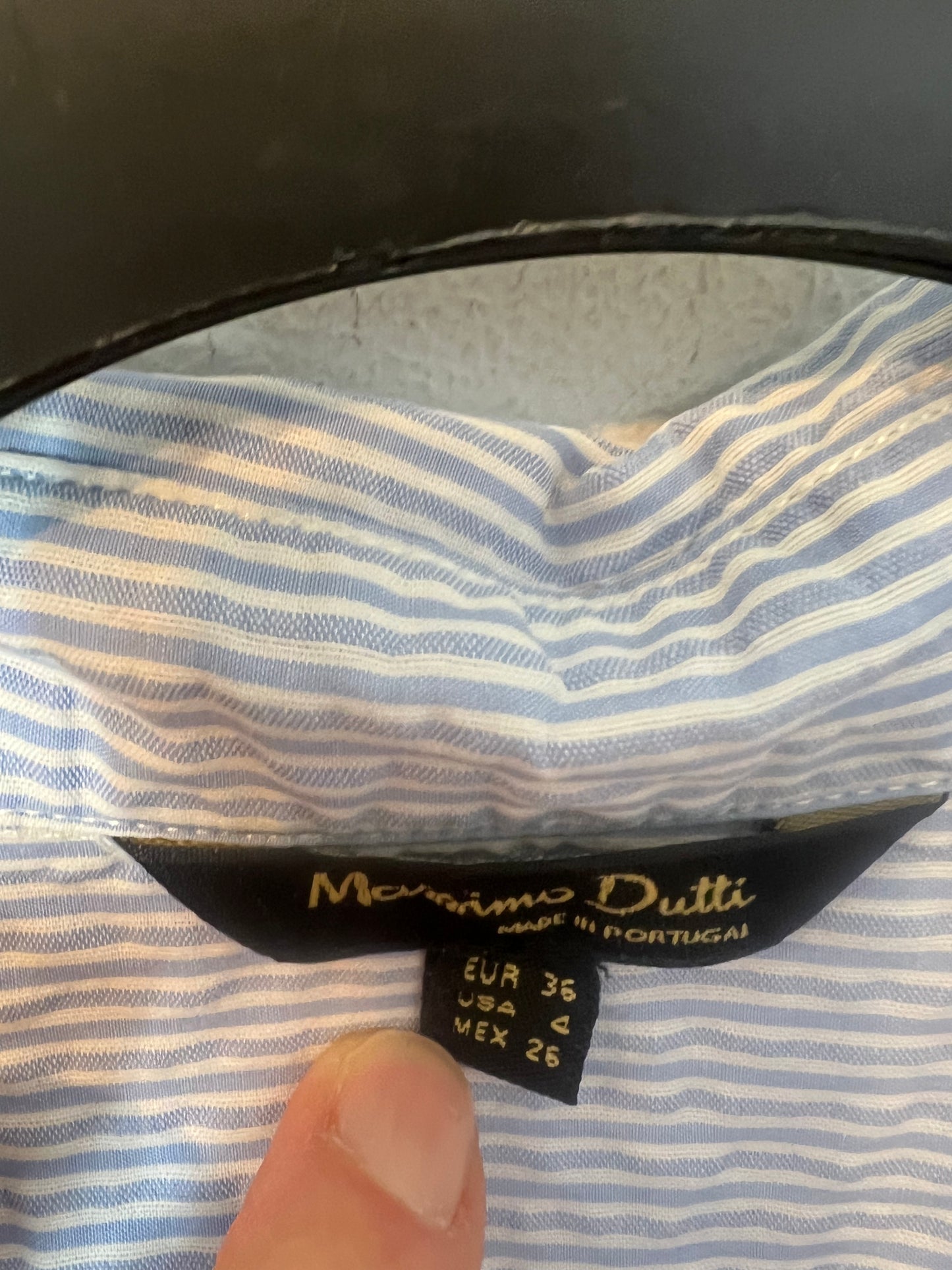MASSIMO DUTTI. Camisa de rayas azul y blanca T.36
