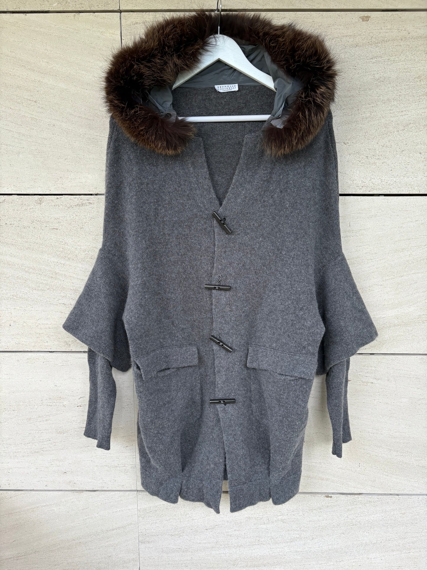 BRUNELLO CUCINELLI. Chaqueta cashmere gris