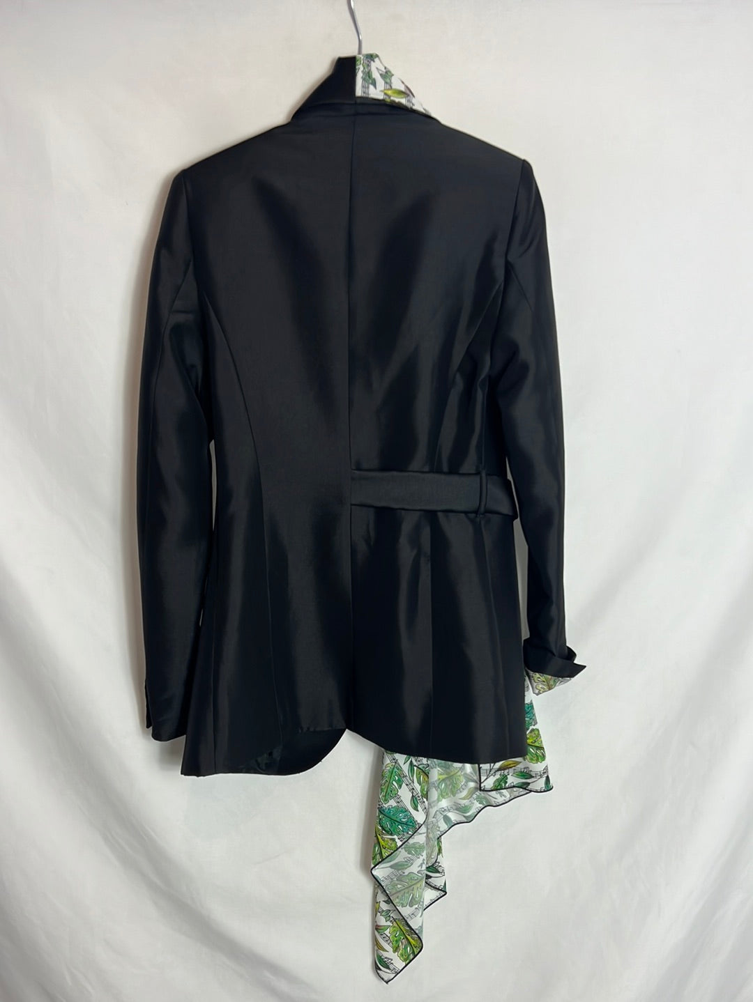 MIHDU.Blazer negra pañuelo  T.36