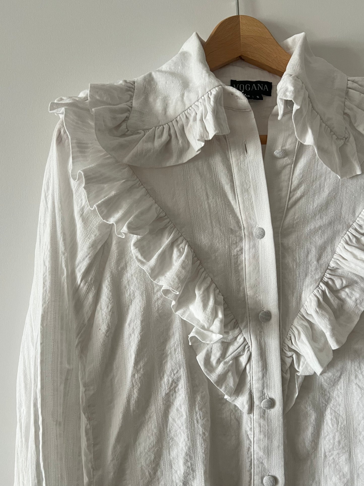 VOGANA. Blusa rayas cuello