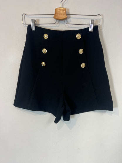 ZARA. Button-detailed shorts. XS