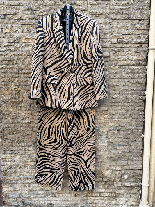 ZARA. Traje de chaqueta bicolor fluido. T XS/A