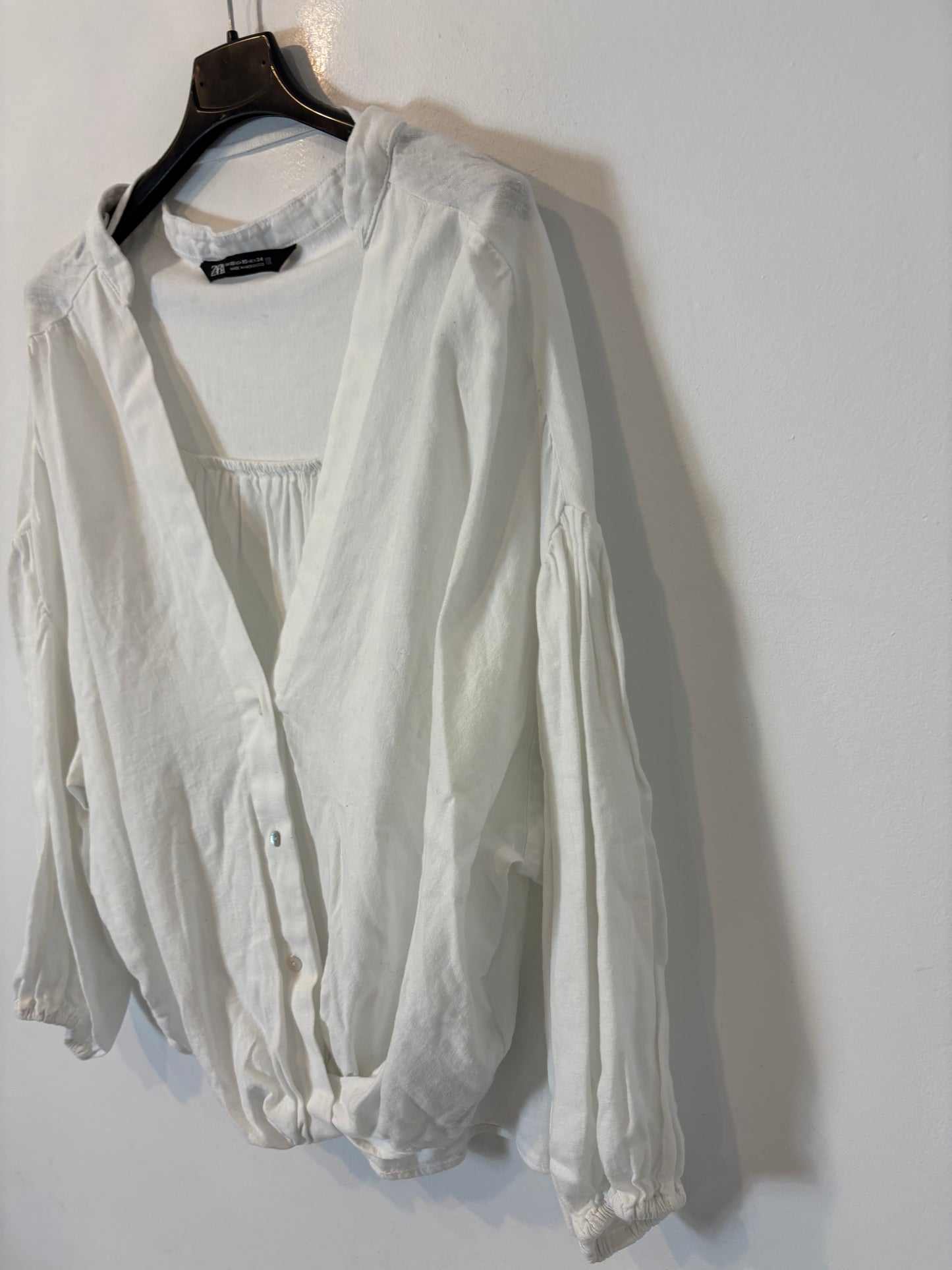ZARA. Blusa blanca con lino. T XS