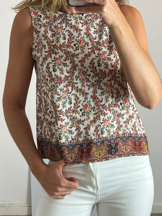 MANGO. White top with red flower print T.xs