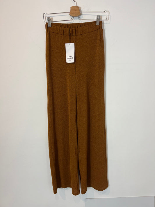 ZARA. Pantalón camel fluido jaspeado. T S