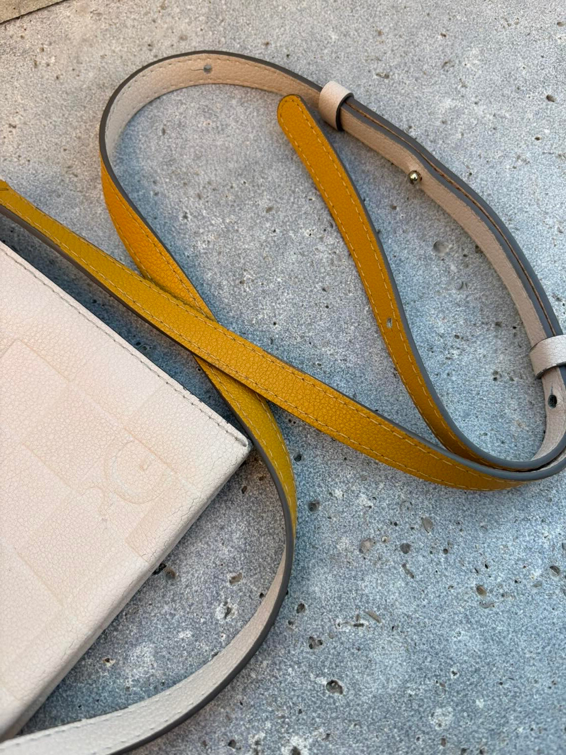 PURIFICACIÓN GARCIA. Bolso bandolera piel beige