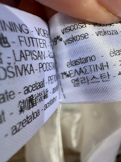 ZARA. Blazer blanca hombreras