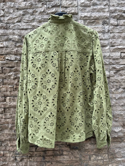 MAKSU. Blusa verde troquelada