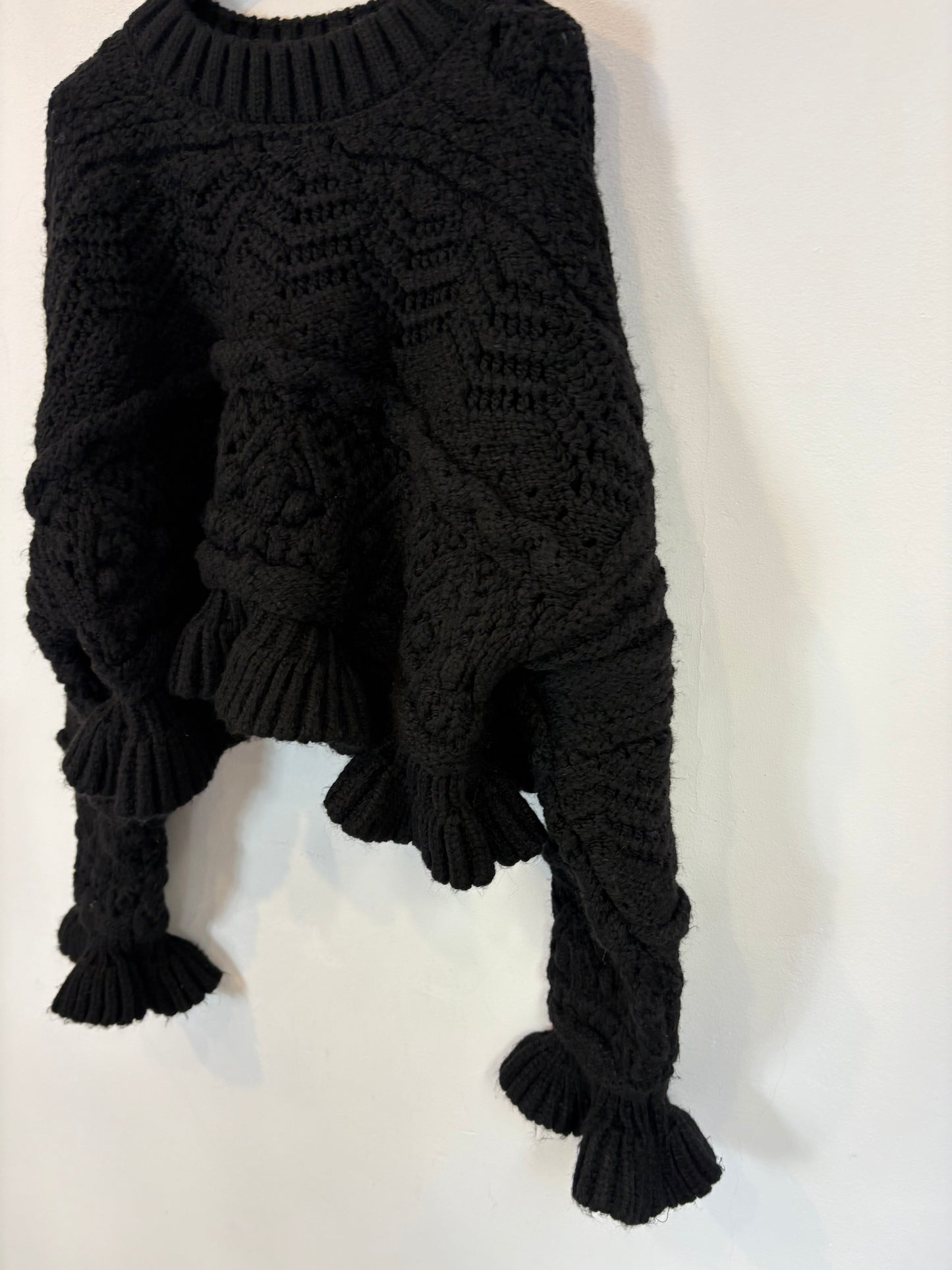 ZARA. Jersey negro volante