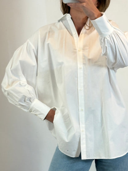 ZARA. Camisa blanca fruncidos espalda. T S