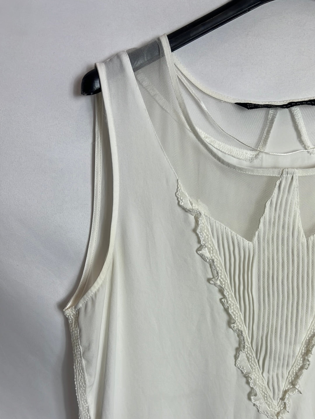 ZARA. White flowy sleeveless blouse. TL