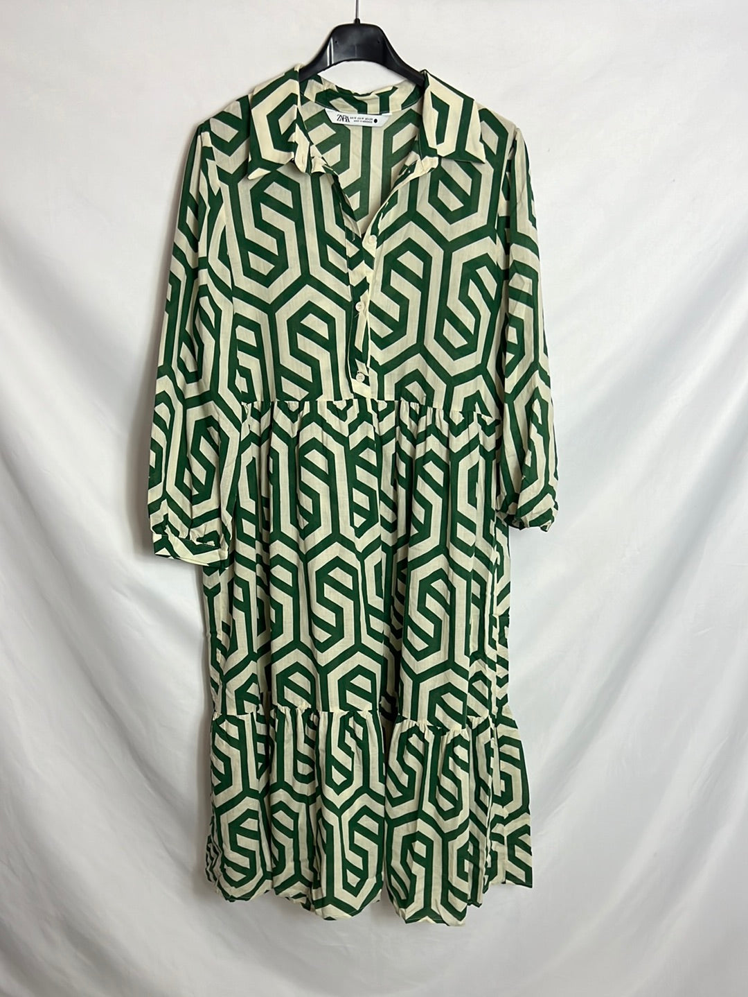 ZARA. Vestido beige y verde estampado.T M