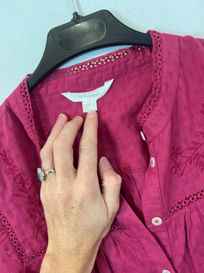 SPRINGFIELD. Blusa rosa bordada T.38