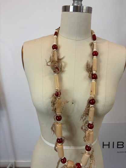 OTRAS. Collar largo flecos