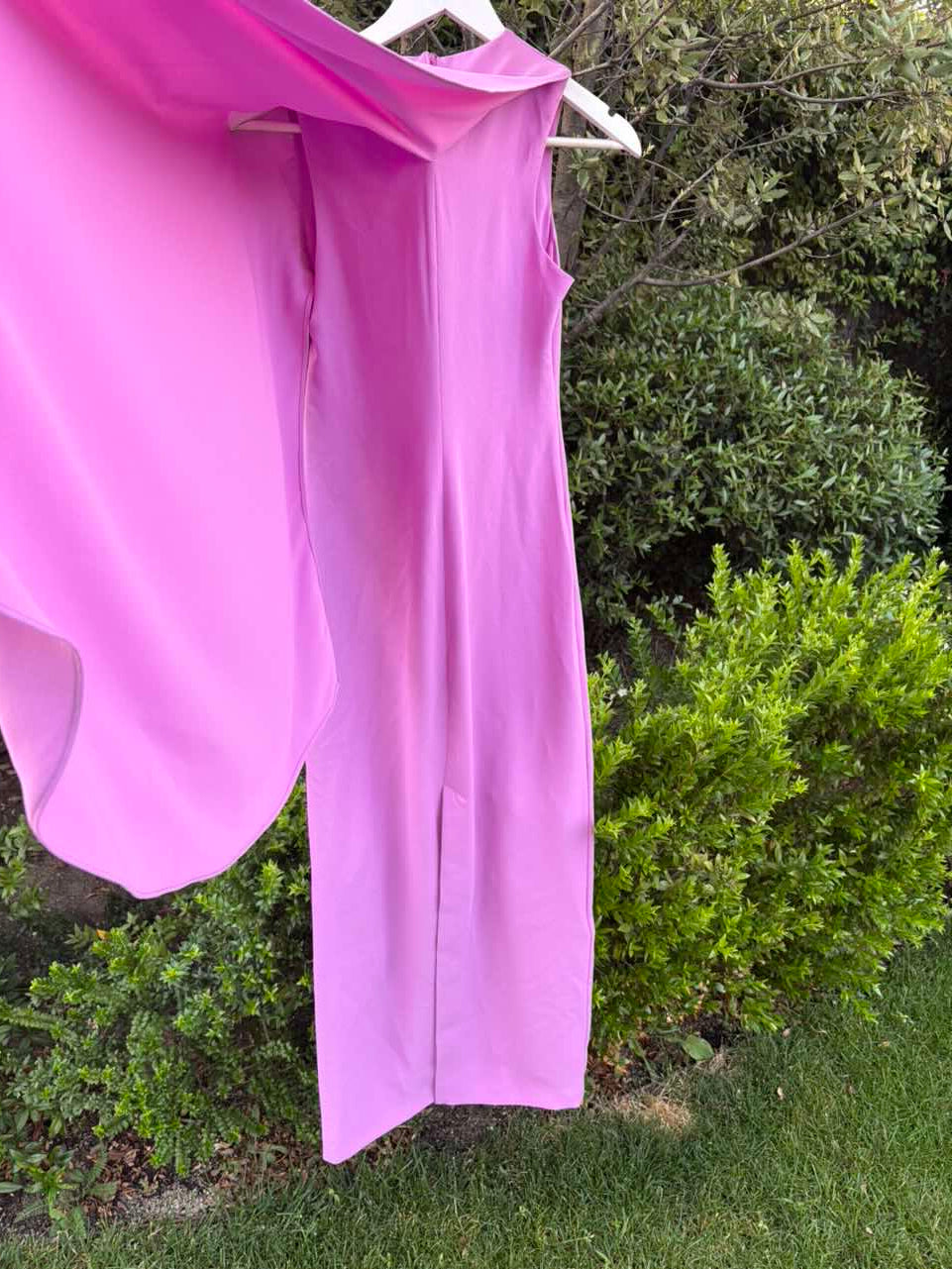MANGO. Vestido largo capa asimétrica