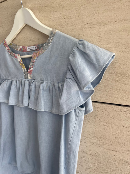 ALOHA TATA. Light denim blouse with flower detail. TM