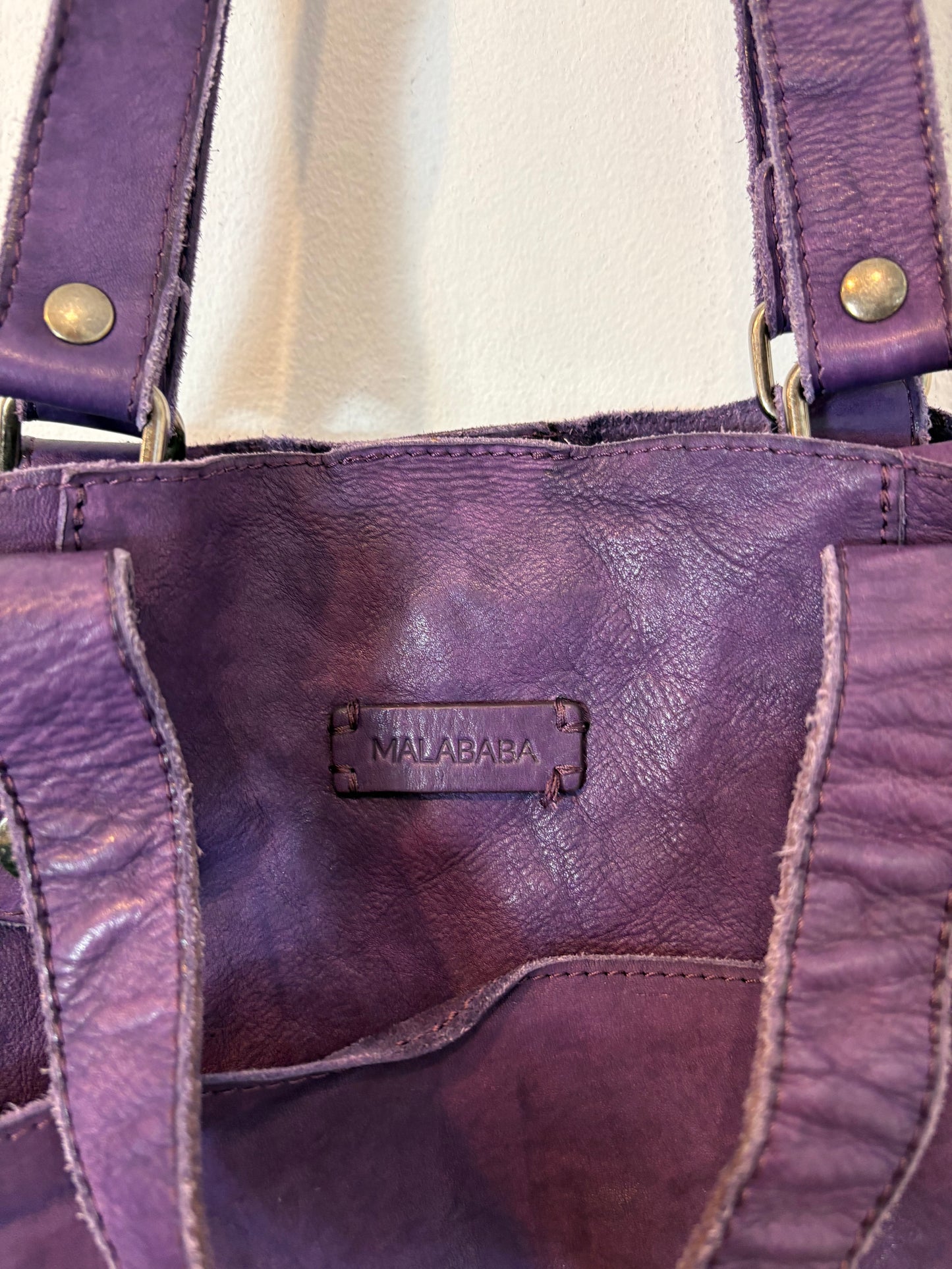 MALABABA. Bolso morado piel