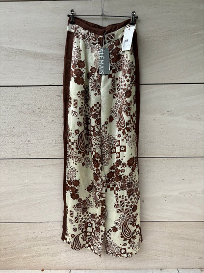ALÉMAIS. Conjunto fluido  satinado estampado