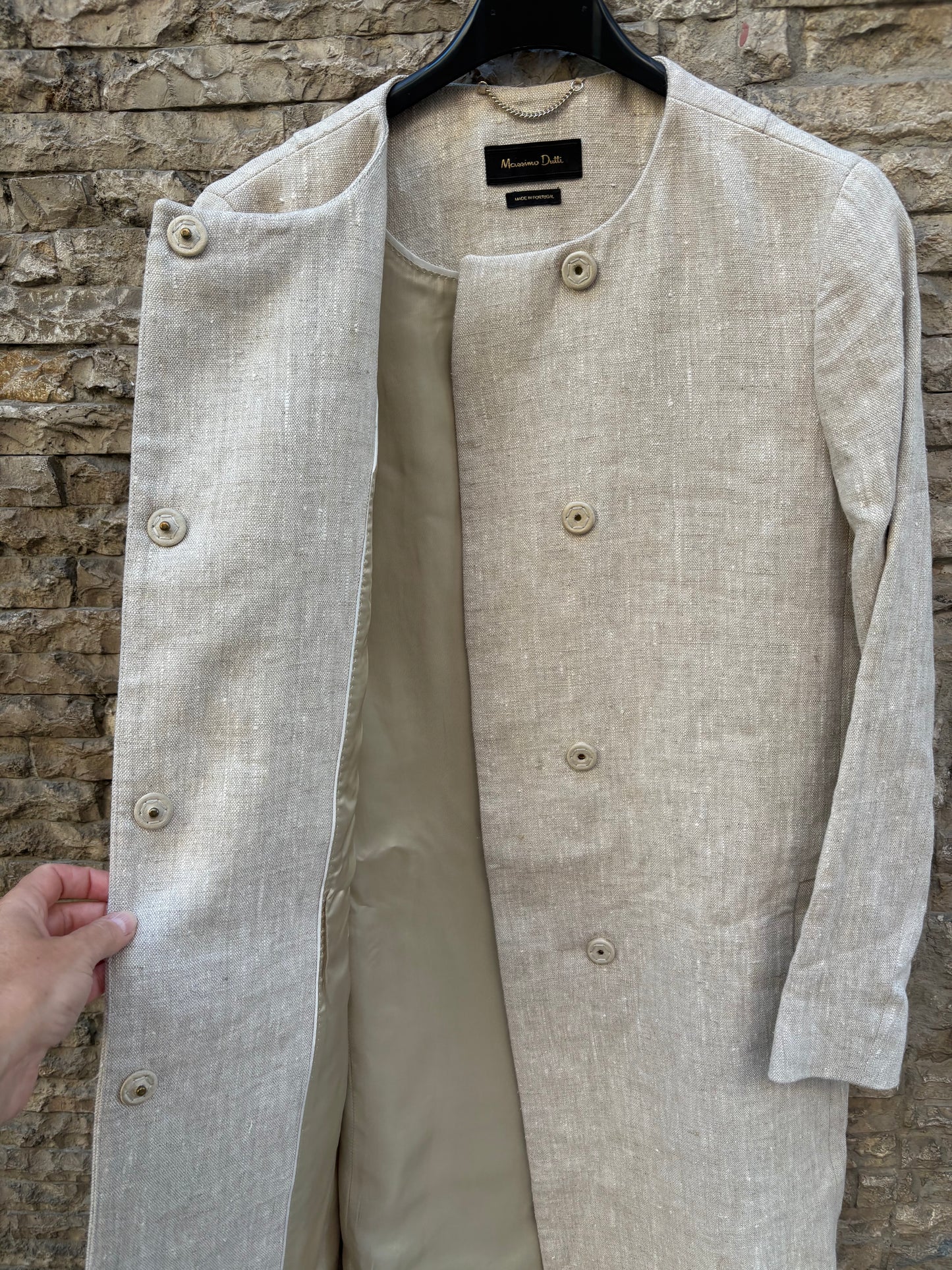 MASSIMO DUTTI. Chaqueta larga lino beige