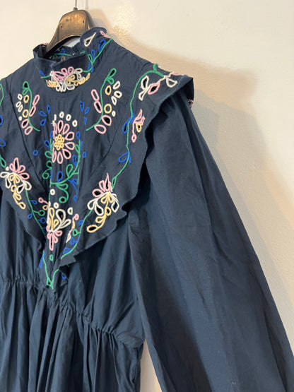 SFERA. Vestido midi azul bordados. T M