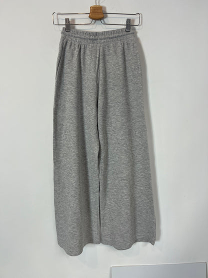 ZARA. Pantalón gris felpa. T S