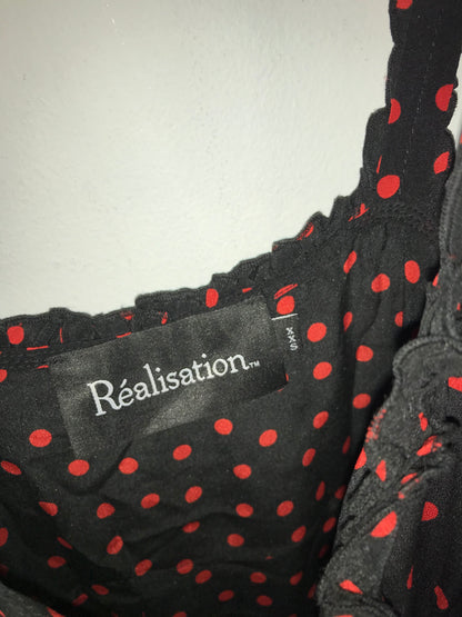 RÉALISATION. Vestido midi seda lunares rojos