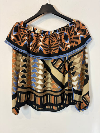 H&amp;M. Printed off-the-shoulder blouse. Size 38