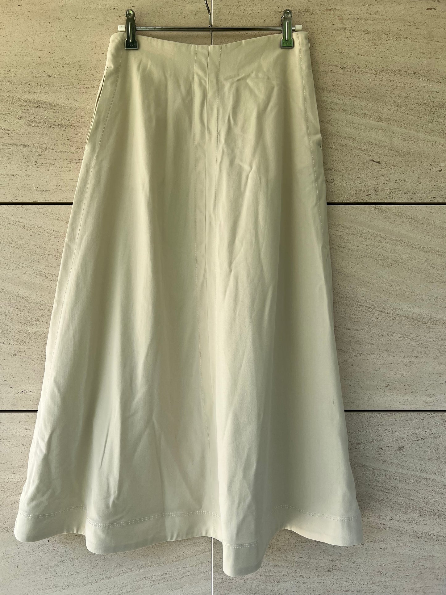 MASSIMO DUTTI. Falda midi beige T.xs