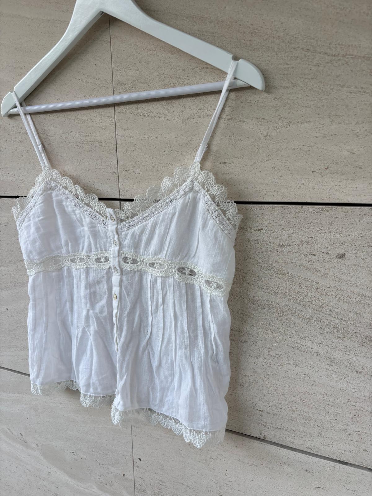 ZARA. Top color crudo bordados
