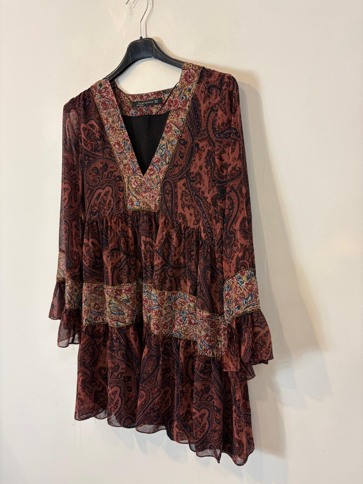 ZARA. Vestido corto estampado abalorios
