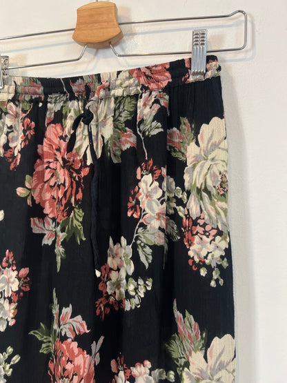 NICOLÍ. falda negra flores T.m