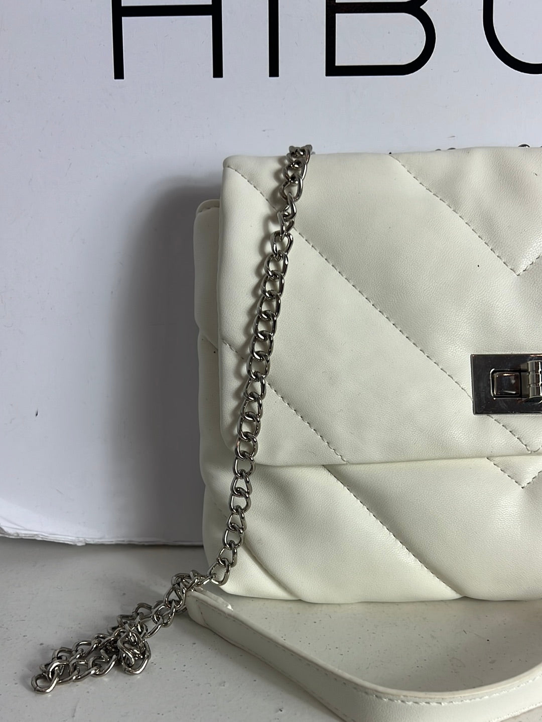 INSIDE. Bolso guateado blanco