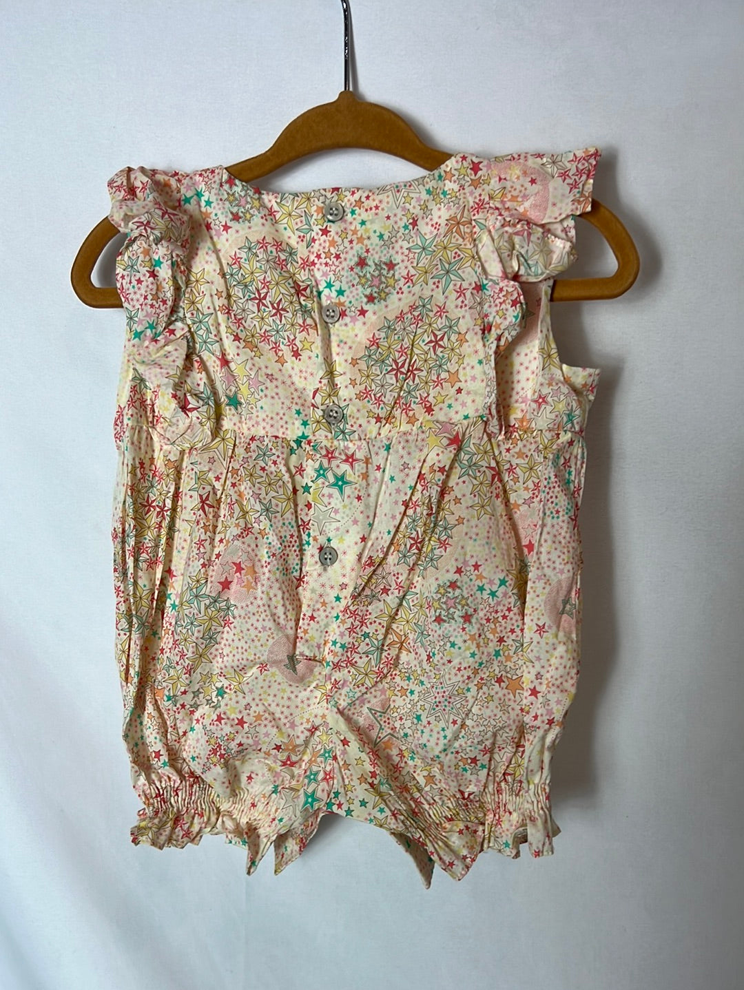 GOCCO. Romper and bonnet with colorful print. Size 3-6 months